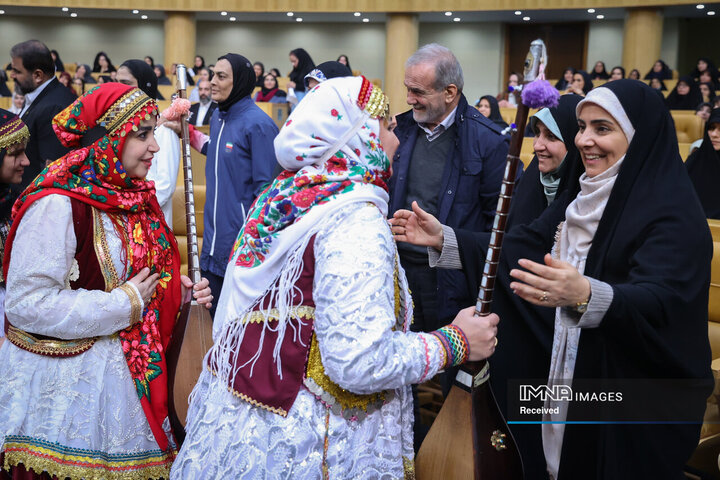 آیین گرامیداشت روز زن و مقام مادر