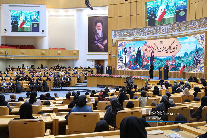 آیین گرامیداشت روز زن و مقام مادر