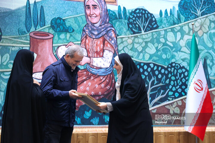 آیین گرامیداشت روز زن و مقام مادر