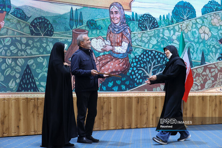 آیین گرامیداشت روز زن و مقام مادر