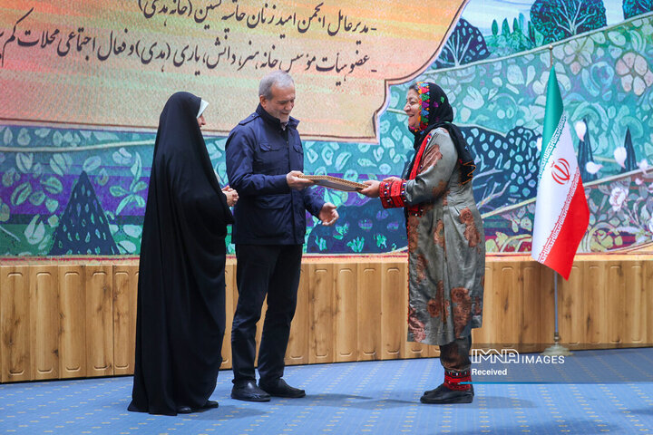 آیین گرامیداشت روز زن و مقام مادر