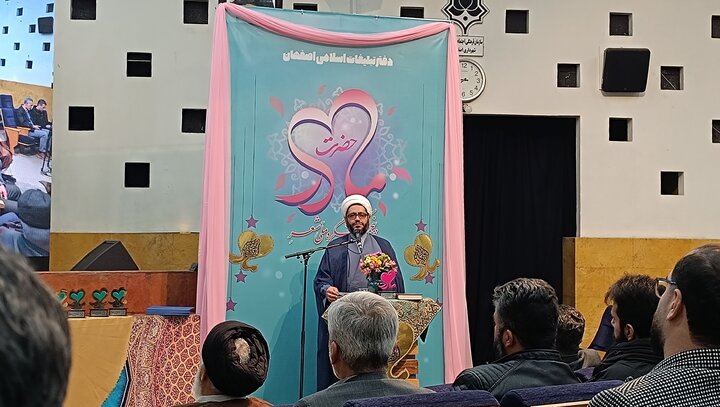 شعر آیینی چراغی در مسیر تربیت و معرفت نسل‌ها است