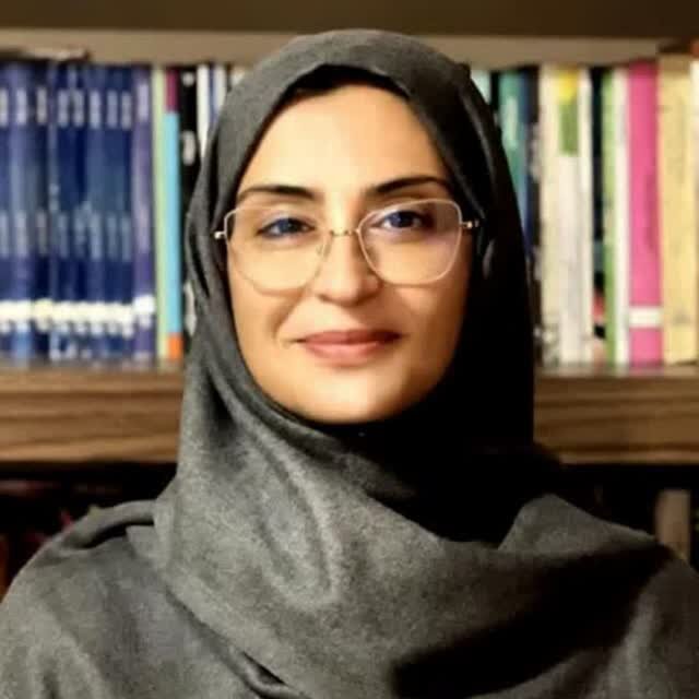 بانویی که سنگر علم، هنر و مادری را توامان مدیریت میکند