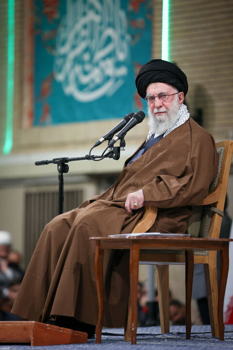 دیدار هزاران نفر از مداحان و ستایشگران اهل بیت(ع) با رهبر انقلاب