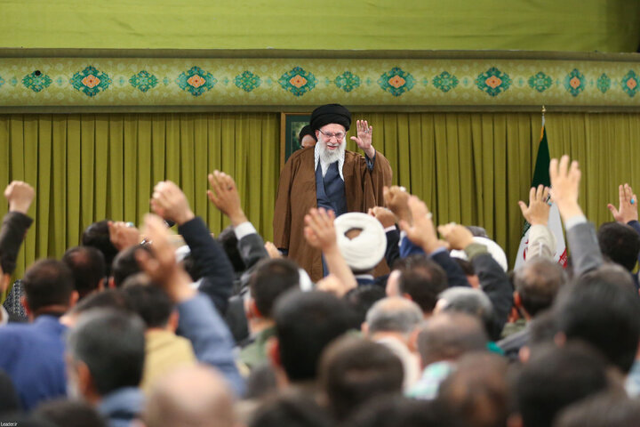 دیدار هزاران نفر از مداحان و ستایشگران اهل بیت(ع) با رهبر انقلاب