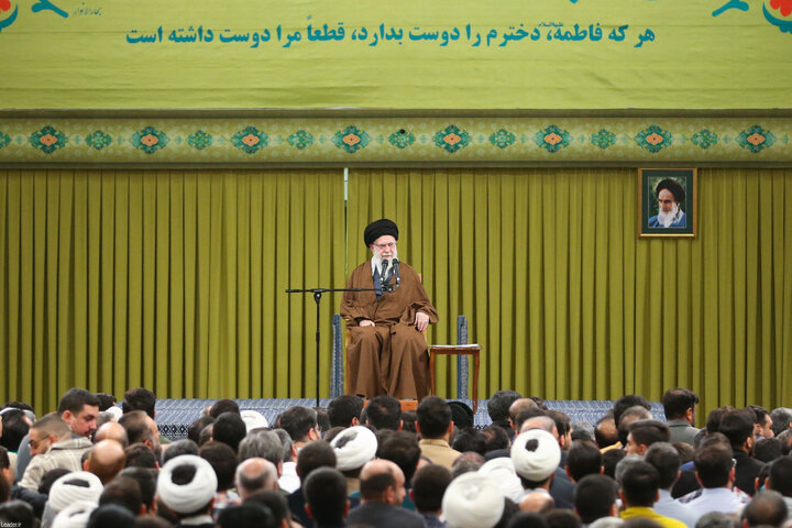 دیدار هزاران نفر از مداحان و ستایشگران اهل بیت(ع) با رهبر انقلاب