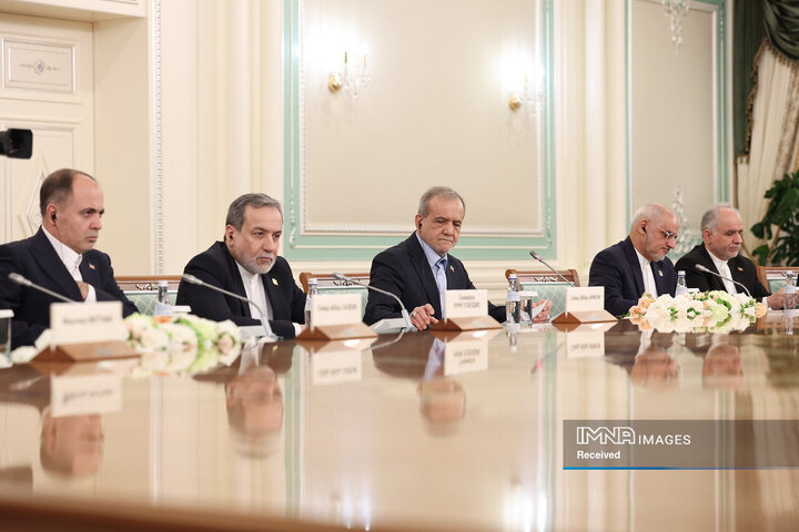 نشست مشترک هیئت های عالی‌رتبه ایران و قزاقستان