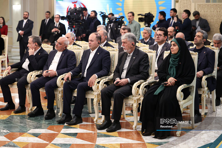 نشست خبری مشترک روسای جمهور ایران و قزاقستان و امضا 7 سند و تفاهم‌نامه همکاری دوجانبه