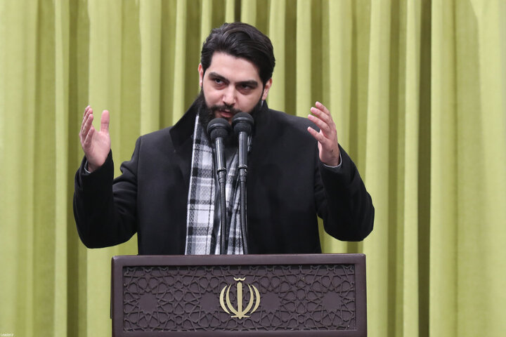 دیدار هزاران نفر از مداحان و ستایشگران اهل بیت(ع) با رهبر انقلاب