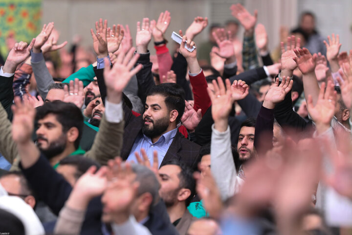 دیدار هزاران نفر از مداحان و ستایشگران اهل بیت(ع) با رهبر انقلاب