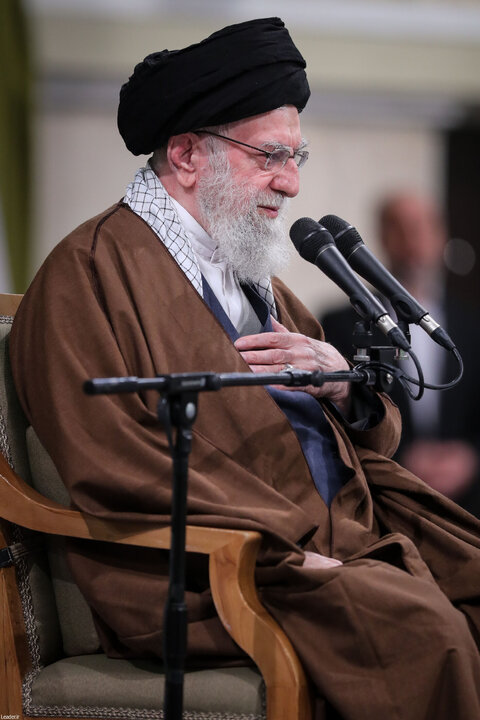 دیدار هزاران نفر از مداحان و ستایشگران اهل بیت(ع) با رهبر انقلاب