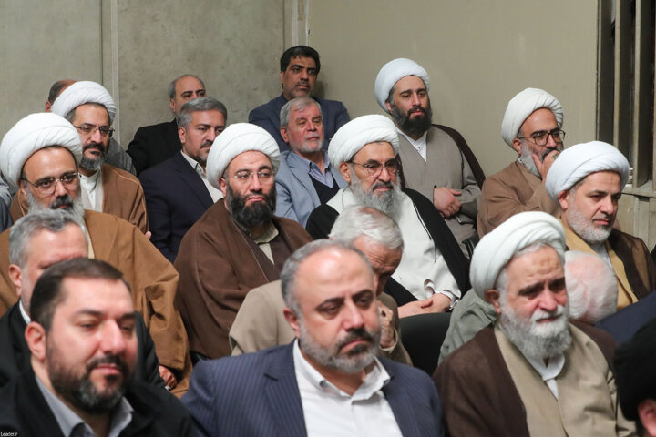 دیدار هزاران نفر از مداحان و ستایشگران اهل بیت(ع) با رهبر انقلاب