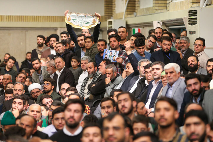 دیدار هزاران نفر از مداحان و ستایشگران اهل بیت(ع) با رهبر انقلاب