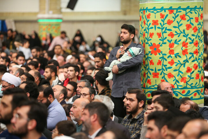 دیدار هزاران نفر از مداحان و ستایشگران اهل بیت(ع) با رهبر انقلاب