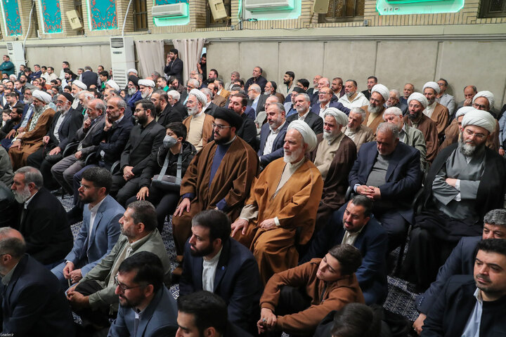 دیدار هزاران نفر از مداحان و ستایشگران اهل بیت(ع) با رهبر انقلاب