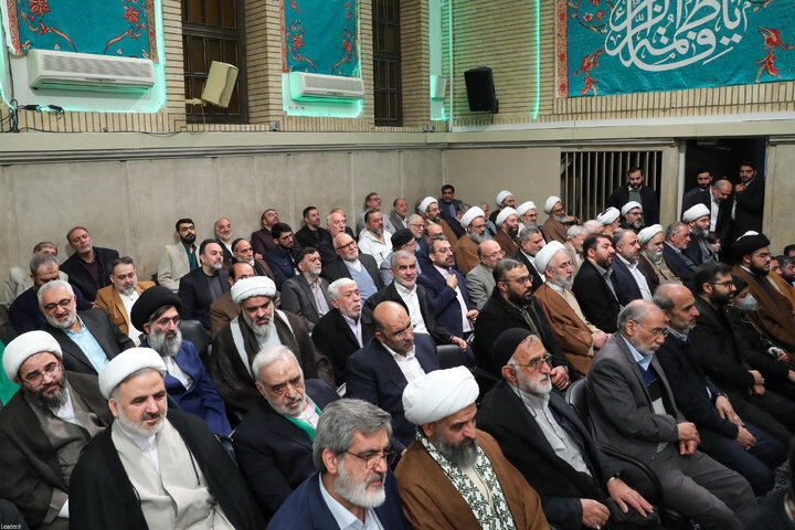 دیدار هزاران نفر از مداحان و ستایشگران اهل بیت(ع) با رهبر انقلاب