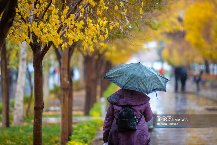 طراوت باران پاییزی در اصفهان
