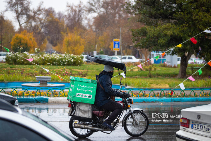 طراوت باران پاییزی در اصفهان