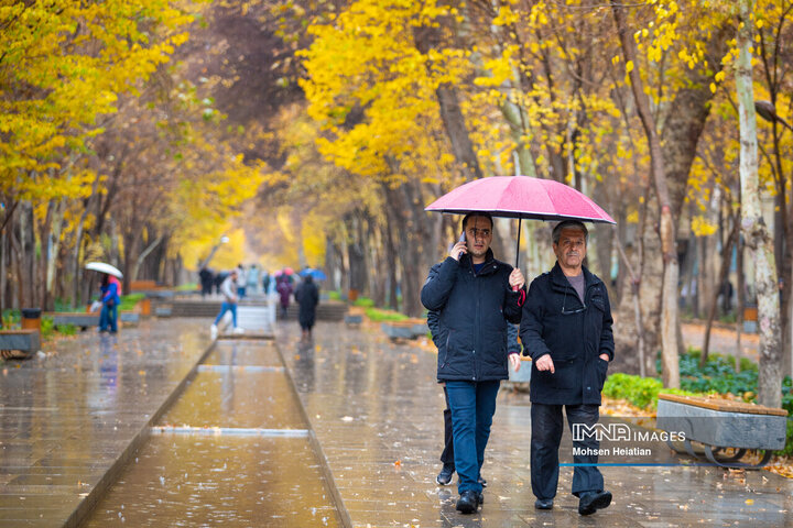 طراوت باران پاییزی در اصفهان