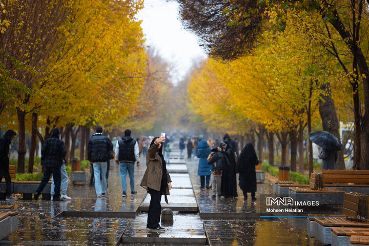 طراوت باران پاییزی در اصفهان