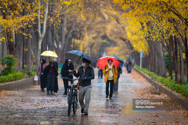 طراوت باران پاییزی در اصفهان