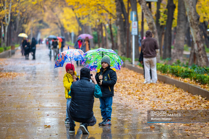 طراوت باران پاییزی در اصفهان