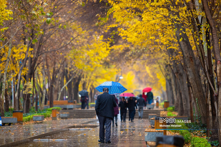 طراوت باران پاییزی در اصفهان