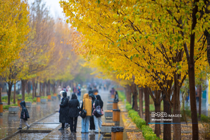 طراوت باران پاییزی در اصفهان