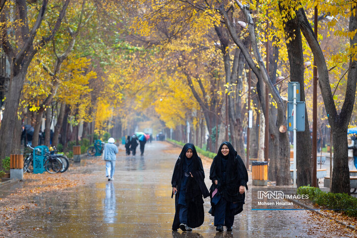 طراوت باران پاییزی در اصفهان
