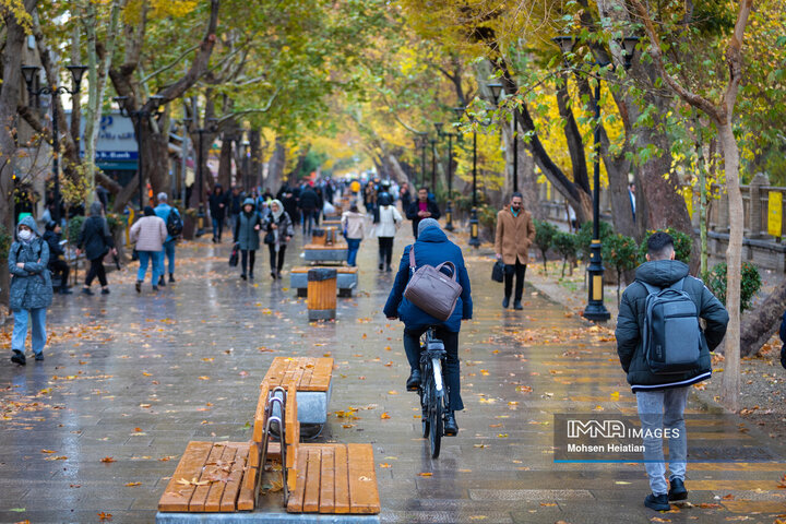 طراوت باران پاییزی در اصفهان