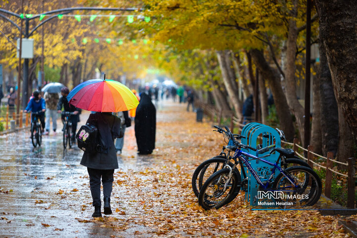 طراوت باران پاییزی در اصفهان