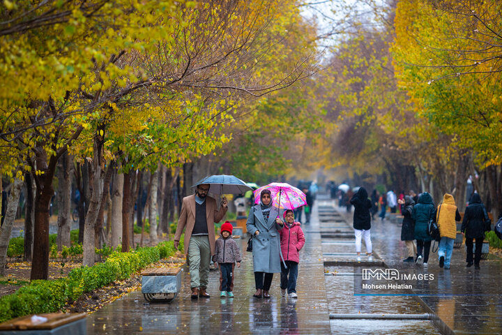 طراوت باران پاییزی در اصفهان
