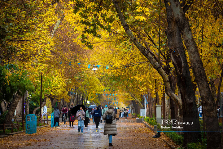 طراوت باران پاییزی در اصفهان