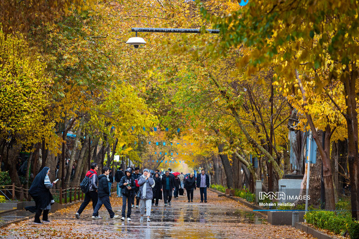 طراوت باران پاییزی در اصفهان