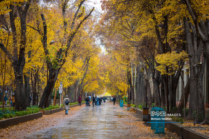 طراوت باران پاییزی در اصفهان