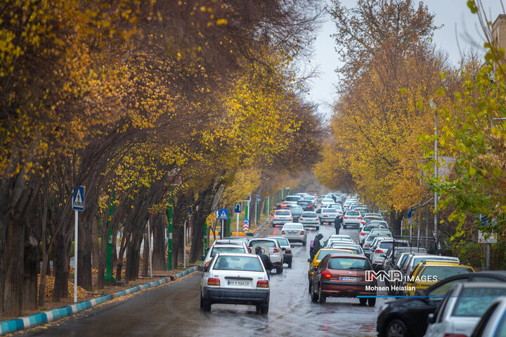 طراوت باران پاییزی در اصفهان