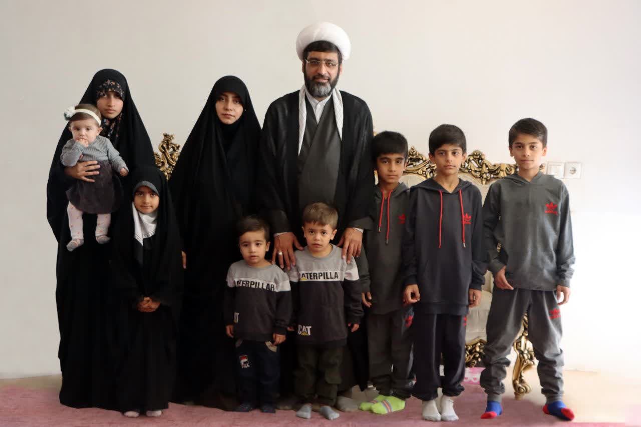 جوان‌ترین مادر خانواده پرجمعیت ایران؛ قصه فرزانه و حاج‌آقا کمالی