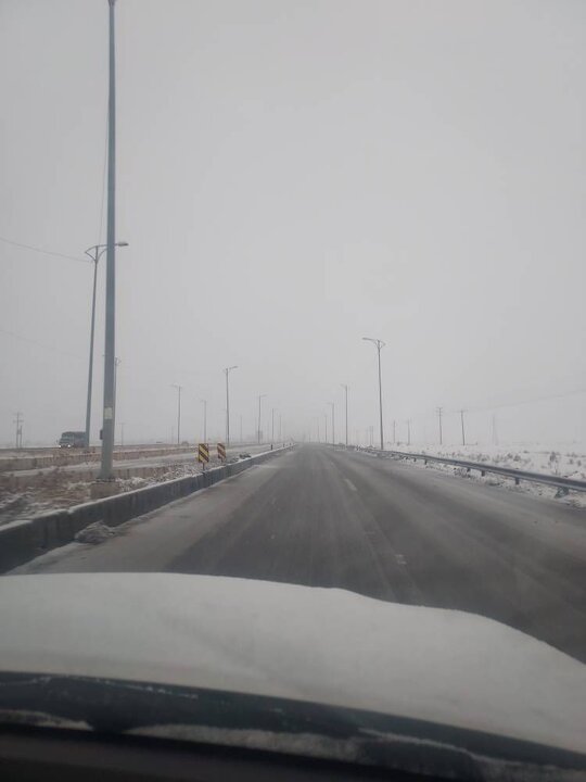 آخرین وضعیت تردد در محورهای خراسان رضوی/ بارش برف در محور درگز-قوچان