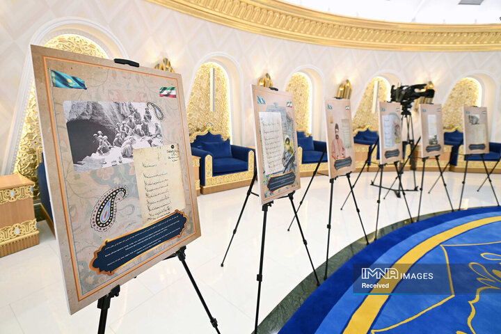 بازدید روسای جمهور ایران و قزاقستان از نمایشگاه اسناد تاریخی آسیای میانه