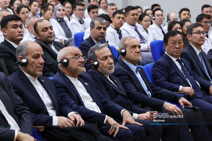 اعطای دکترای افتخاری دانشگاه بین‌المللی نظربایف به دکتر پزشکیان