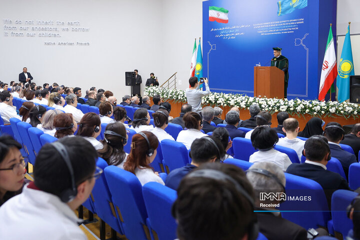 اعطای دکترای افتخاری دانشگاه بین‌المللی نظربایف به دکتر پزشکیان