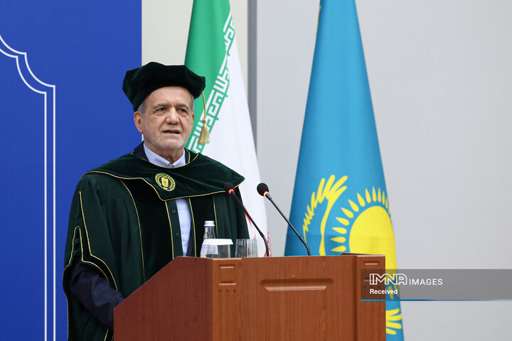 اعطای دکترای افتخاری دانشگاه بین‌المللی نظربایف به دکتر پزشکیان