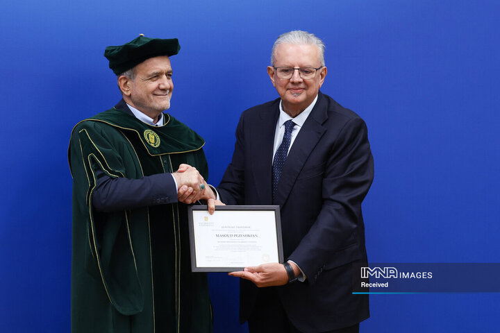 اعطای دکترای افتخاری دانشگاه بین‌المللی نظربایف به دکتر پزشکیان