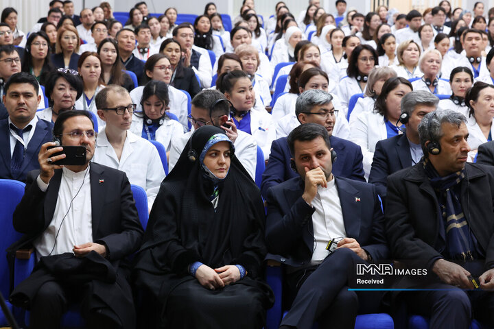 اعطای دکترای افتخاری دانشگاه بین‌المللی نظربایف به دکتر پزشکیان