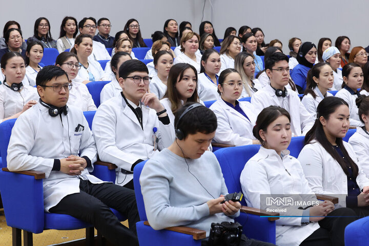 اعطای دکترای افتخاری دانشگاه بین‌المللی نظربایف به دکتر پزشکیان