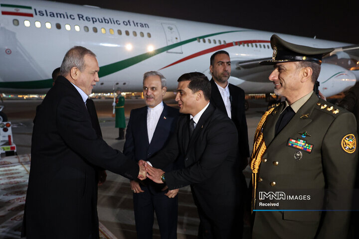 ورود رئیس جمهور به عشق‌آباد