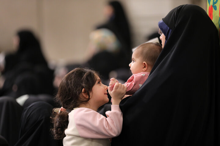 دیدار هزاران نفر از مداحان و ستایشگران اهل بیت(ع) با رهبر انقلاب