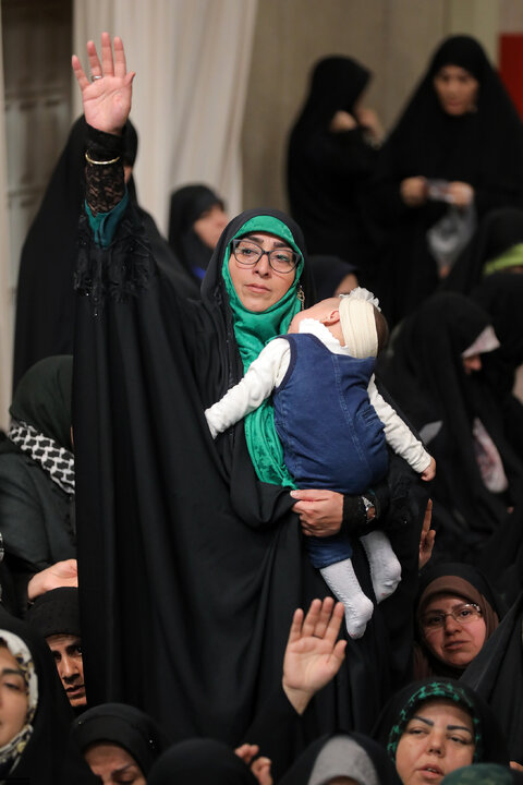 دیدار هزاران نفر از مداحان و ستایشگران اهل بیت(ع) با رهبر انقلاب