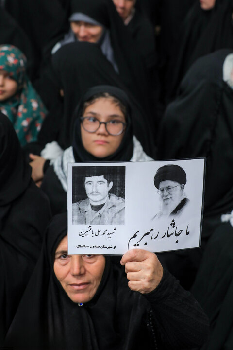 دیدار هزاران نفر از مداحان و ستایشگران اهل بیت(ع) با رهبر انقلاب