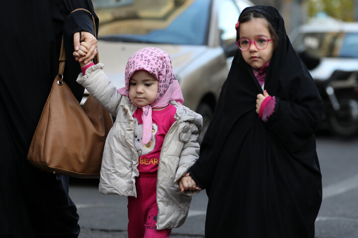 دیدار هزاران نفر از مداحان و ستایشگران اهل بیت(ع) با رهبر انقلاب